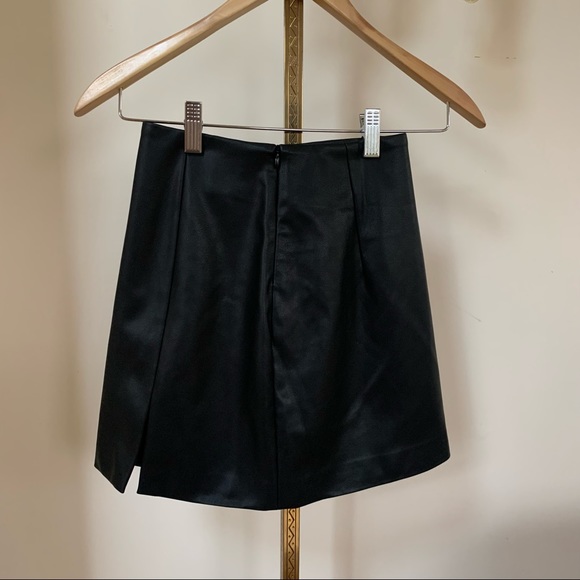 Vegan leather mini skirt with slit from Oak+Fort - Picture 3 of 4